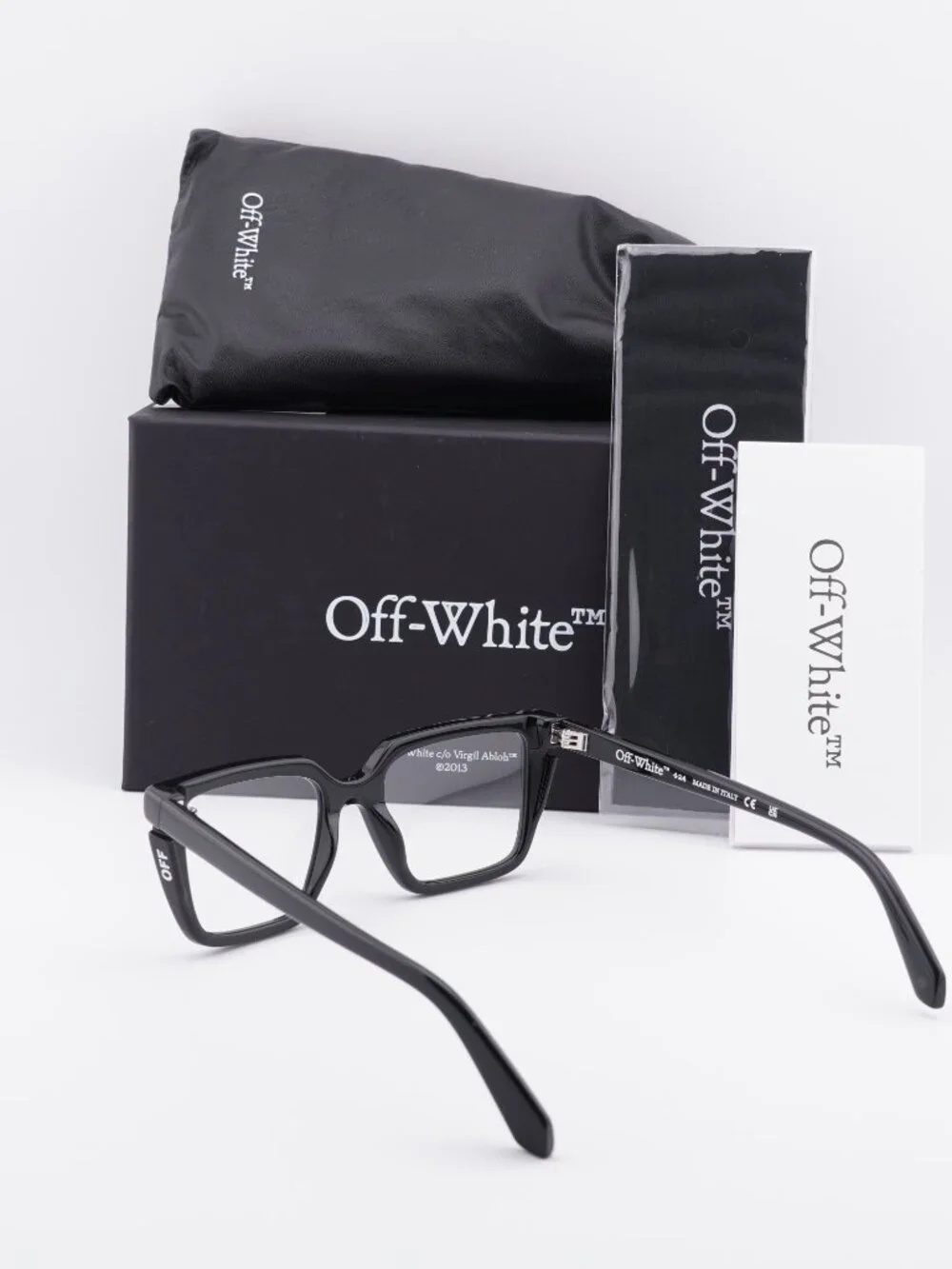 Off-White model oerj052
